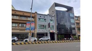 台灣房屋民權加盟店 - 雙城區中正路黃金角窗透天店面