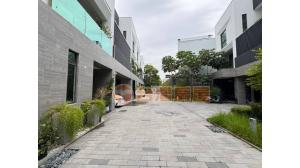 台灣房屋民權加盟店 - 佳里蛋黃區輕屋齡美車墅